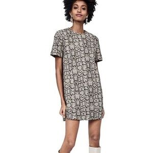 Black and White Mini Dress with Crew Neck and Short Sleeves